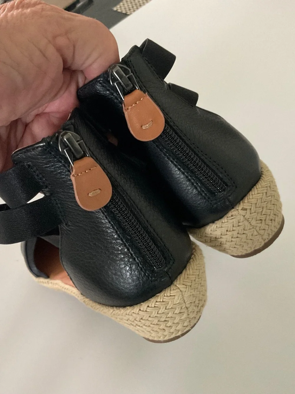 GENTLE SOULS by KENNETH COLE Noa Beth Black Leather Espadrille Sandals Size 8.5